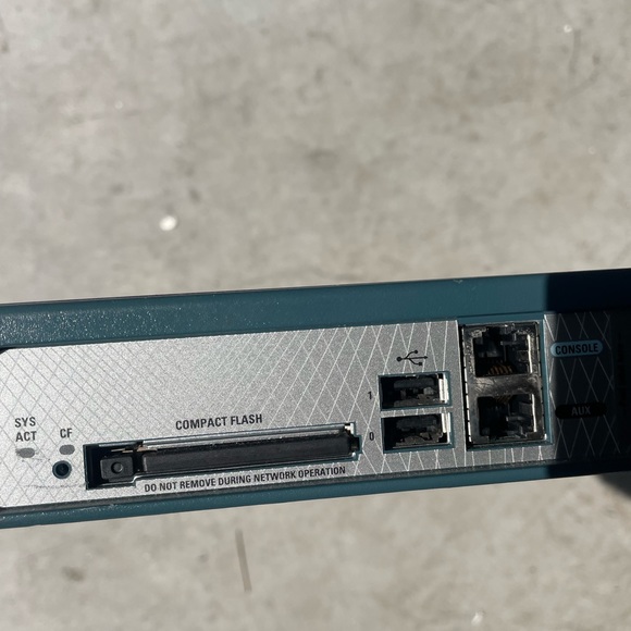 CISCO 2800 Series Cisco 2811 Integrated Services Router - Picture 3 of 8